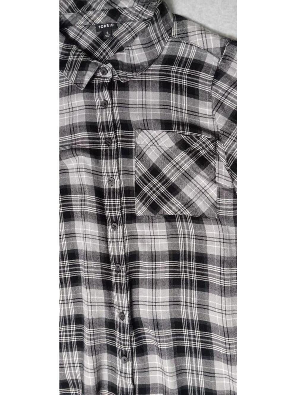 Torrid Long Sleeve Button Up Flannel Shirt Womens Size 5XL Gray Plaid Super Soft - Picture 10 of 12